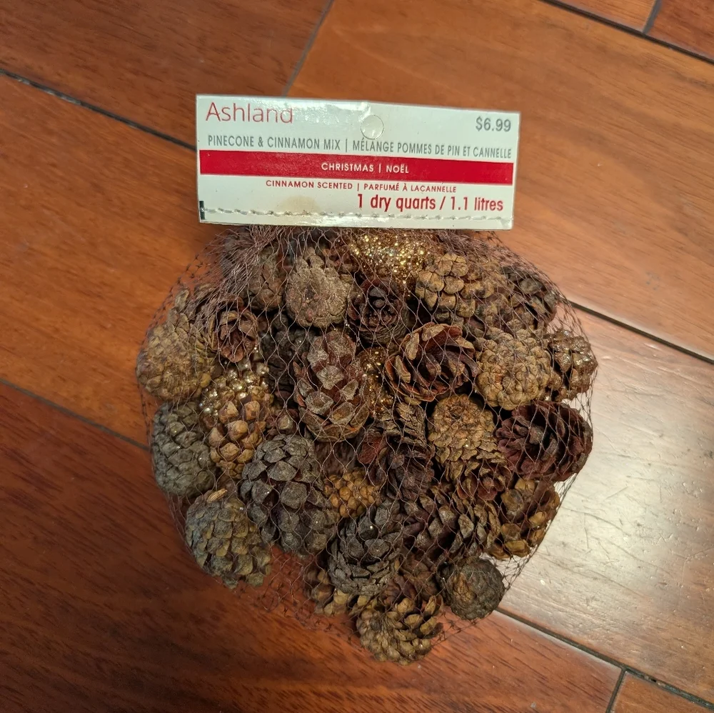 Ashland Holiday/Christmas wreath couronne & pinecone